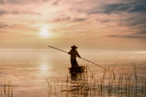 Topic Images_Sunset and Person who Pulls an Oar_YUxgSWY